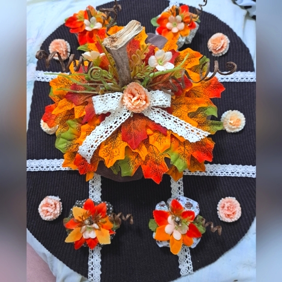 Pumpkin centerpiece on mat 12X16" little pumpkins to match free 🎁 with o - Picture 2 of 4